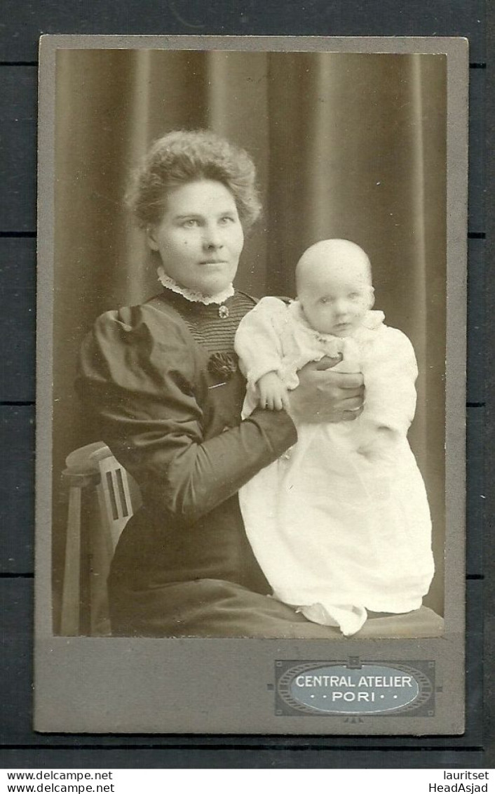 FINLAND Ca. 1900-1910 Central Atelier Pori Old Photograph A Lady With A Baby Child - Personnes Anonymes