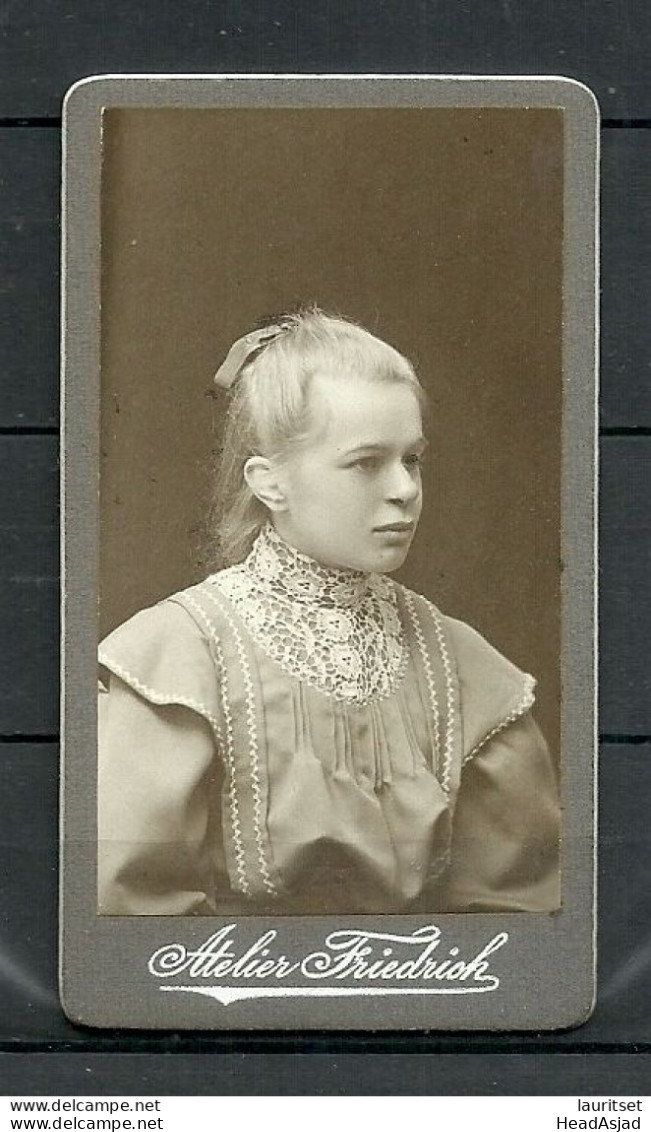 FINLAND 1909 Atelier Friedrich Old Photograph Young Lady Helga Achien - Personnes Anonymes