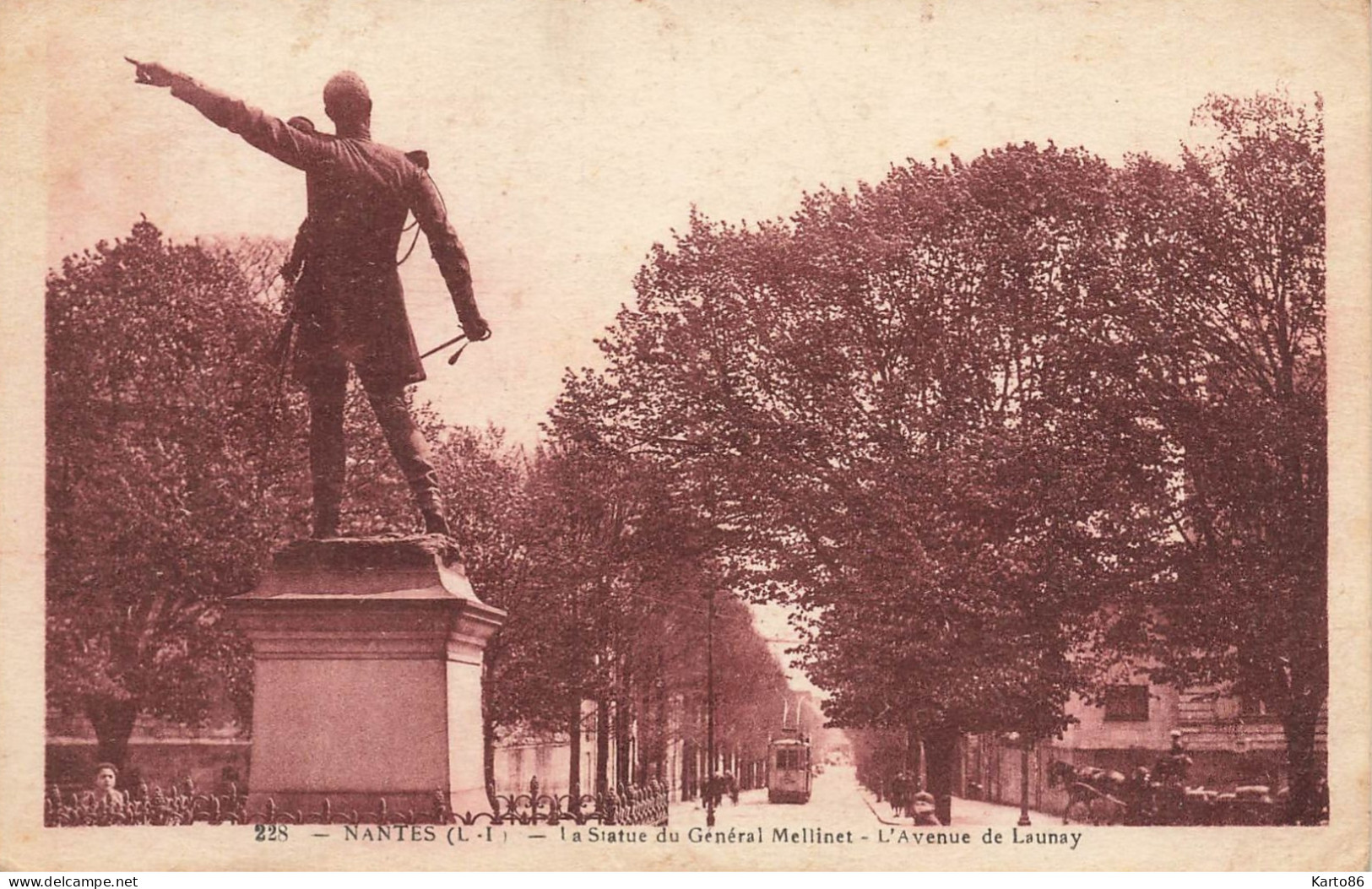 Nantes * Tramway Tram * L'avenue De Launay Et Statue Du Général Mellinet - Nantes