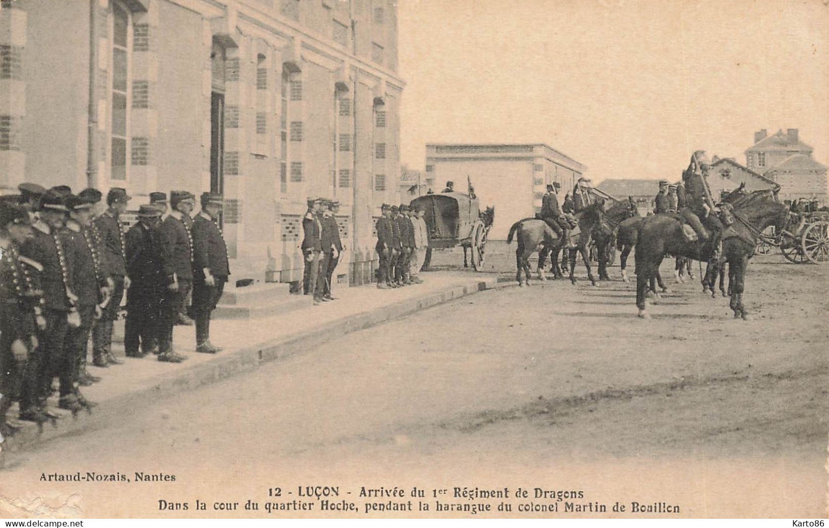 Luçon * Arrivée 1er Régiment Dragons * Dans La Cour Du Quartier Hoche Pendant Harangue Colonel Martin De Bouillon - Lucon