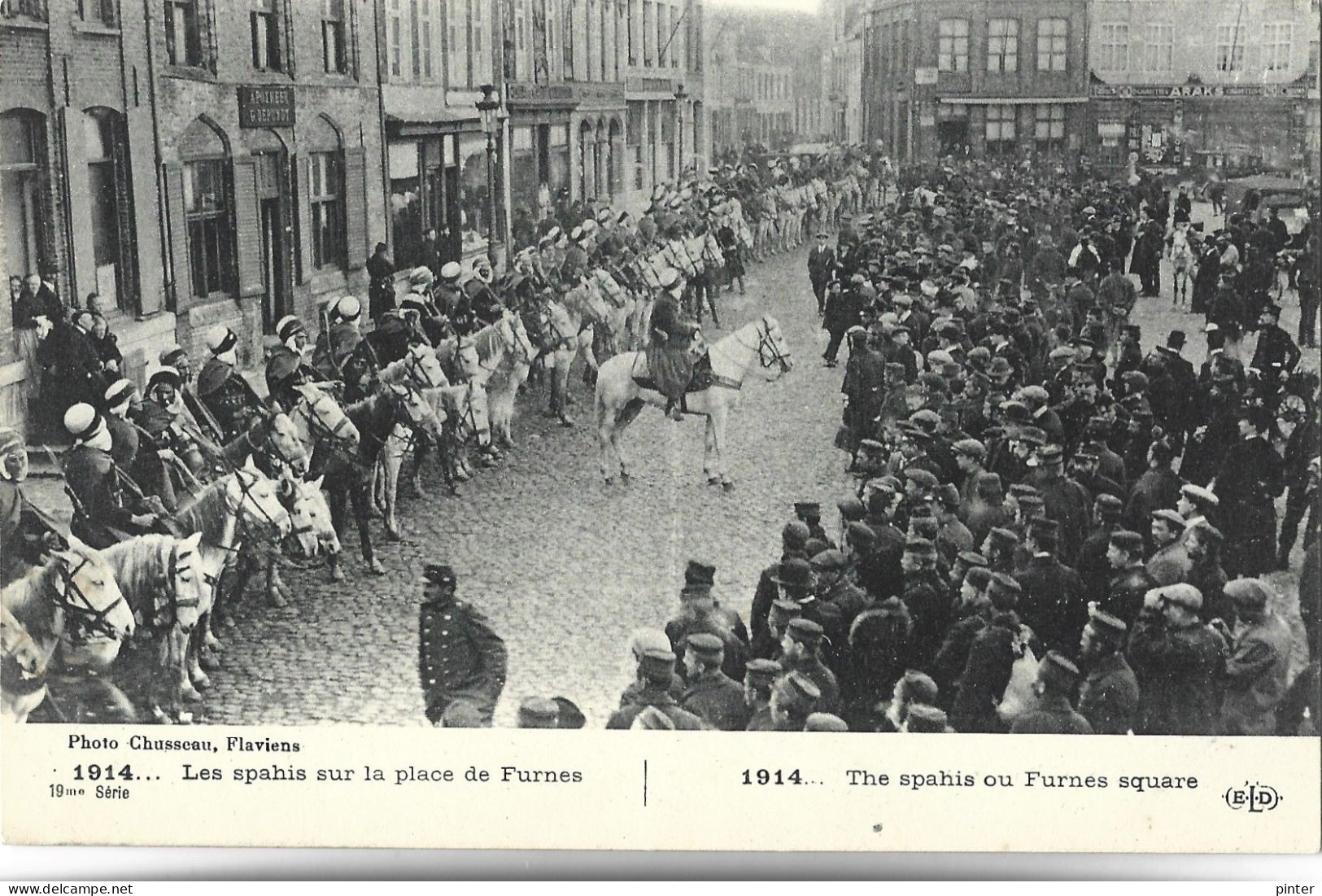 MILITAIRE - Guerre De 1914-1918 - 1914 - Les Spahis Sur La Place Des Furnes - Guerre 1914-18