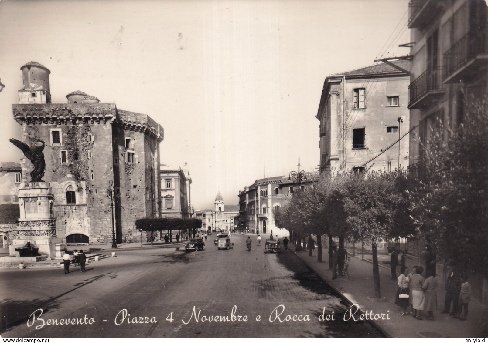 Benevento Piazza 4 Novembre E Rocca Dei Rettori - Benevento