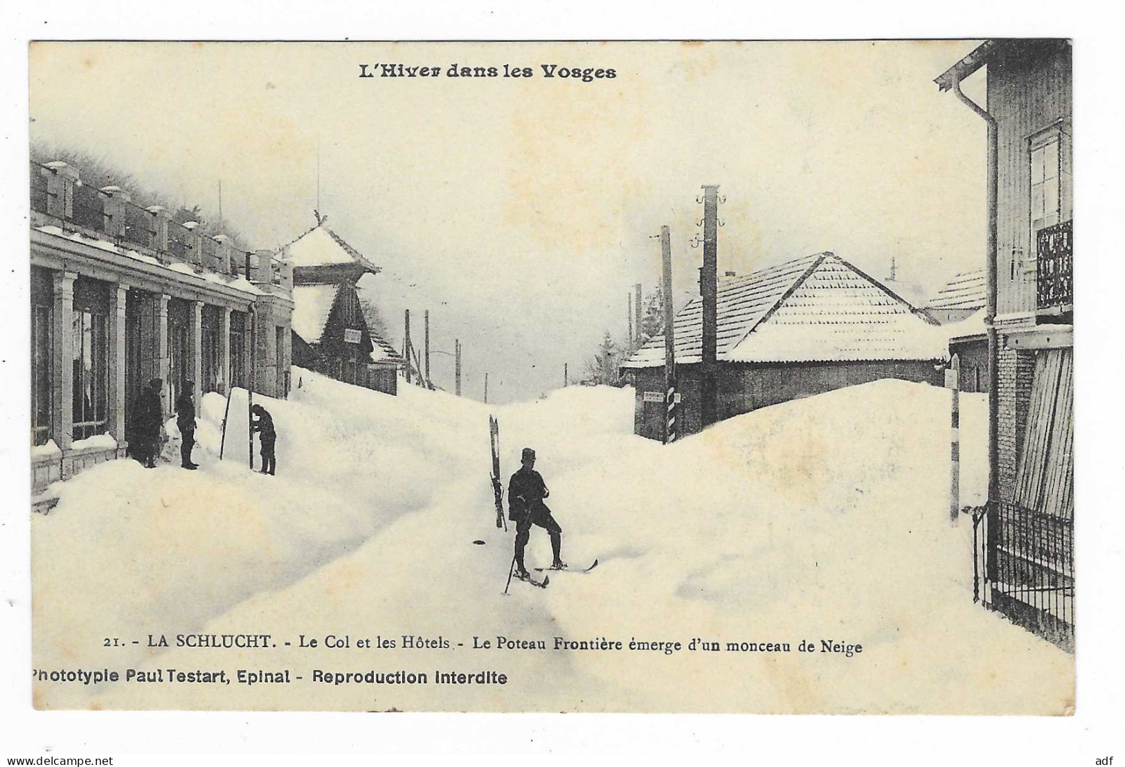 CPA LA SCHLUCHT, LE COL ET LES HOTELS, LE POTEAU FRONTIERE EMERGE D'UN MONCEAU DE NEIGE, VOSGES 88 - Altri & Non Classificati