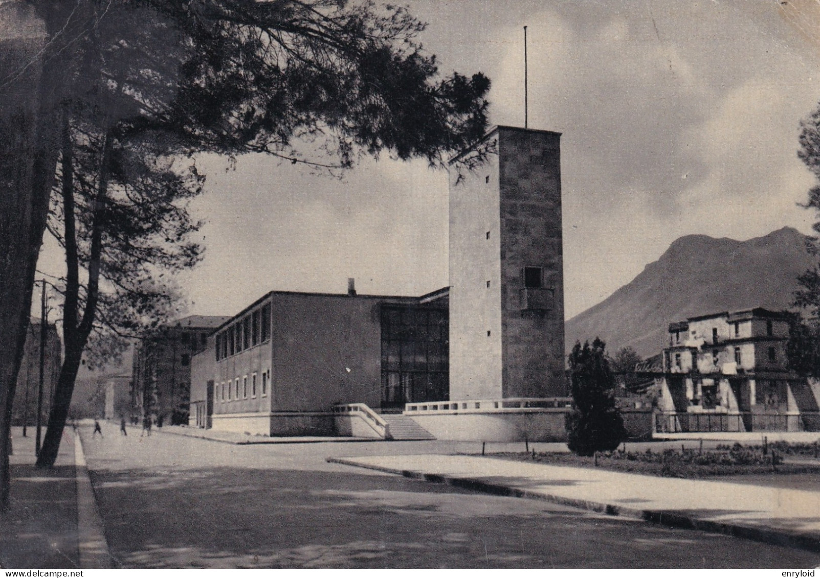 Avellino Villa Comunale Con Sfondo Montevergine - Avellino