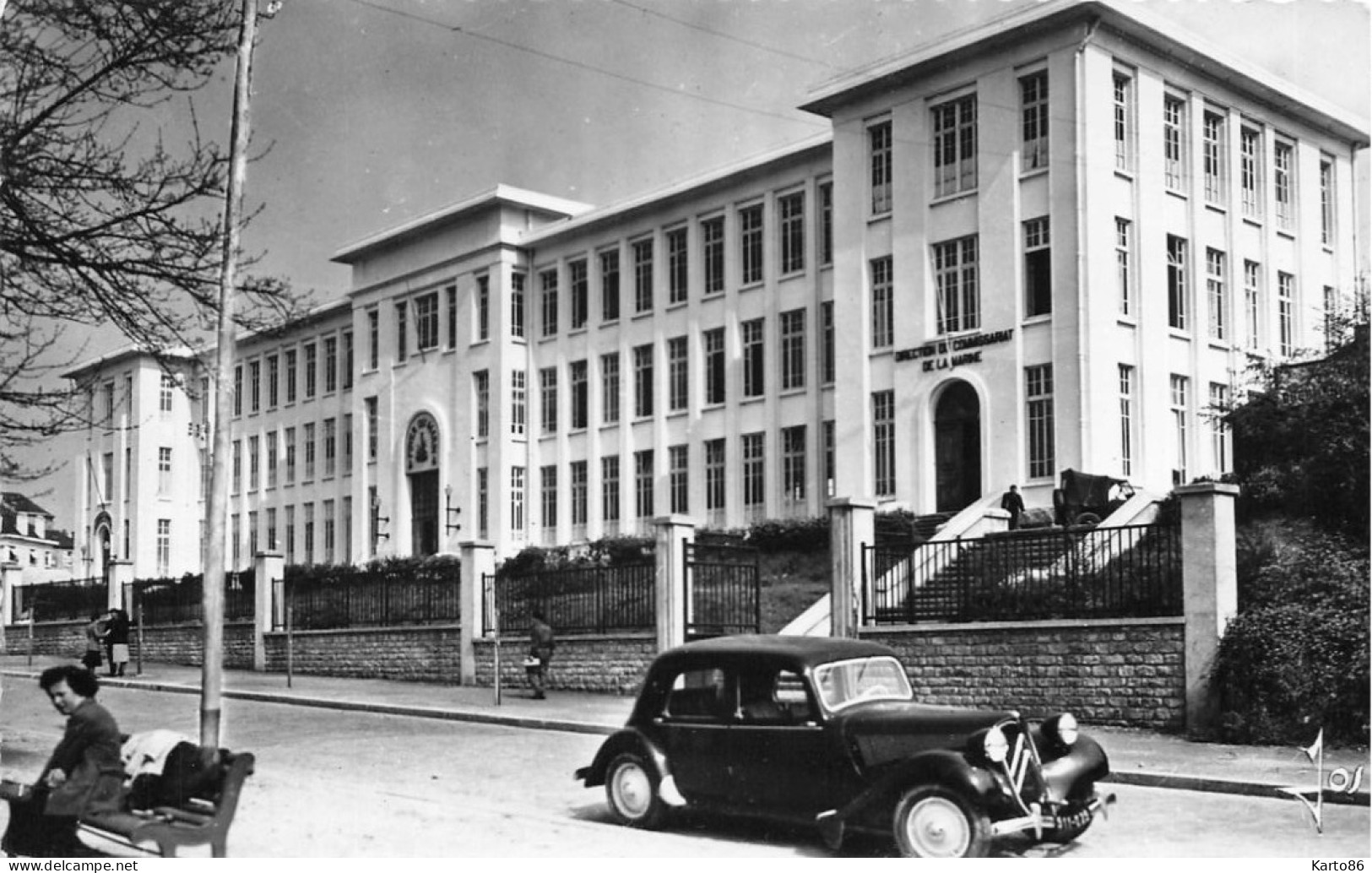 Brest * Automobile Citroën Traction * Le Foyer Du Marin , Rue Yves Collet - Brest