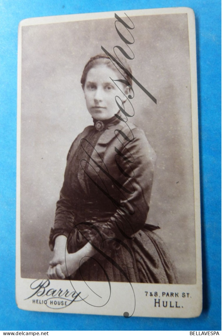 C.D.V. Carte De Visite. Atelier Portret Photo Studio BARRY  Helio House Hull. - Identifizierten Personen