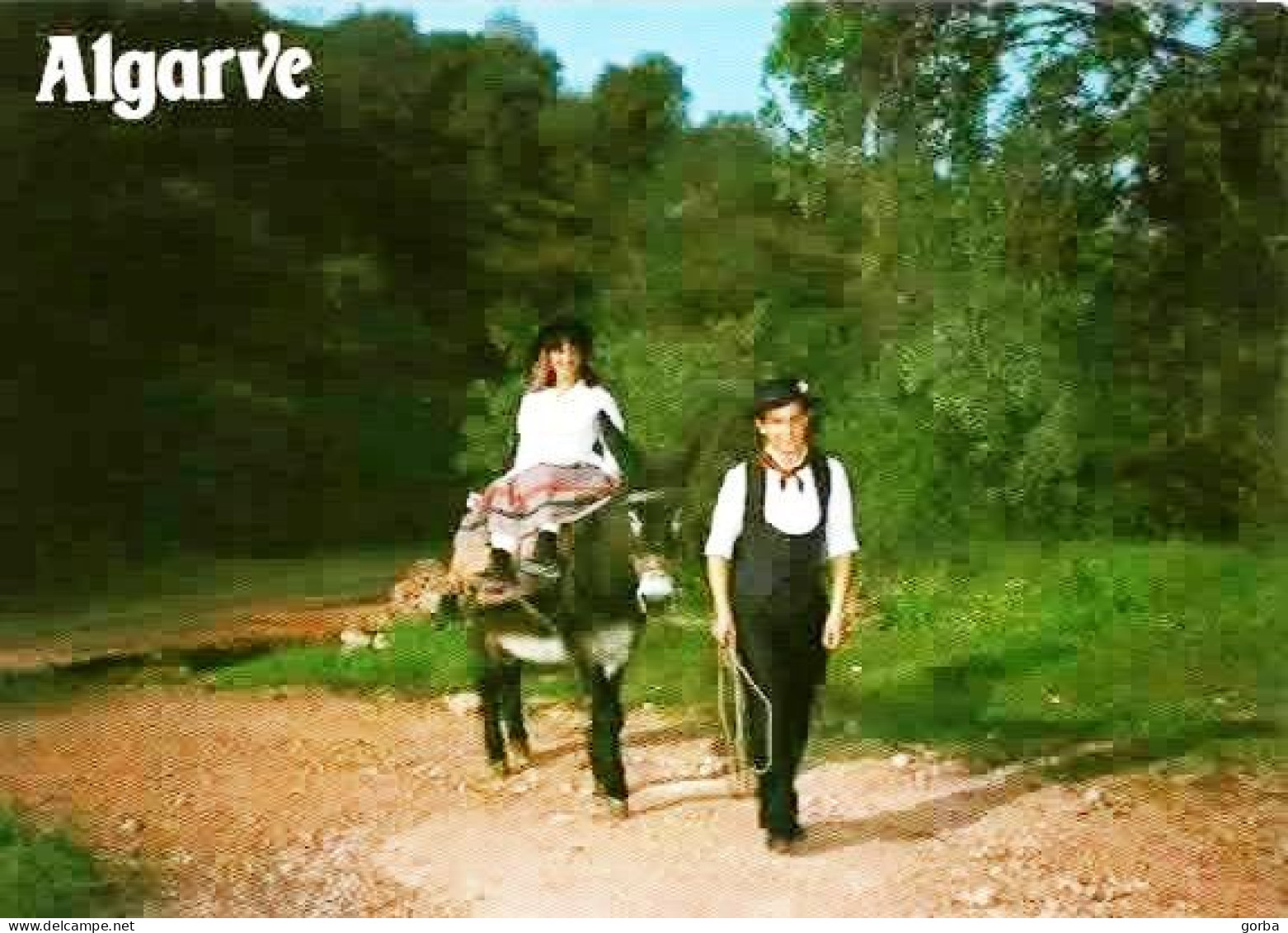 *CPM - PORTUGAL - ALGARVE - TAVIRA - Couple En Costume Avec Une Mule - Faro