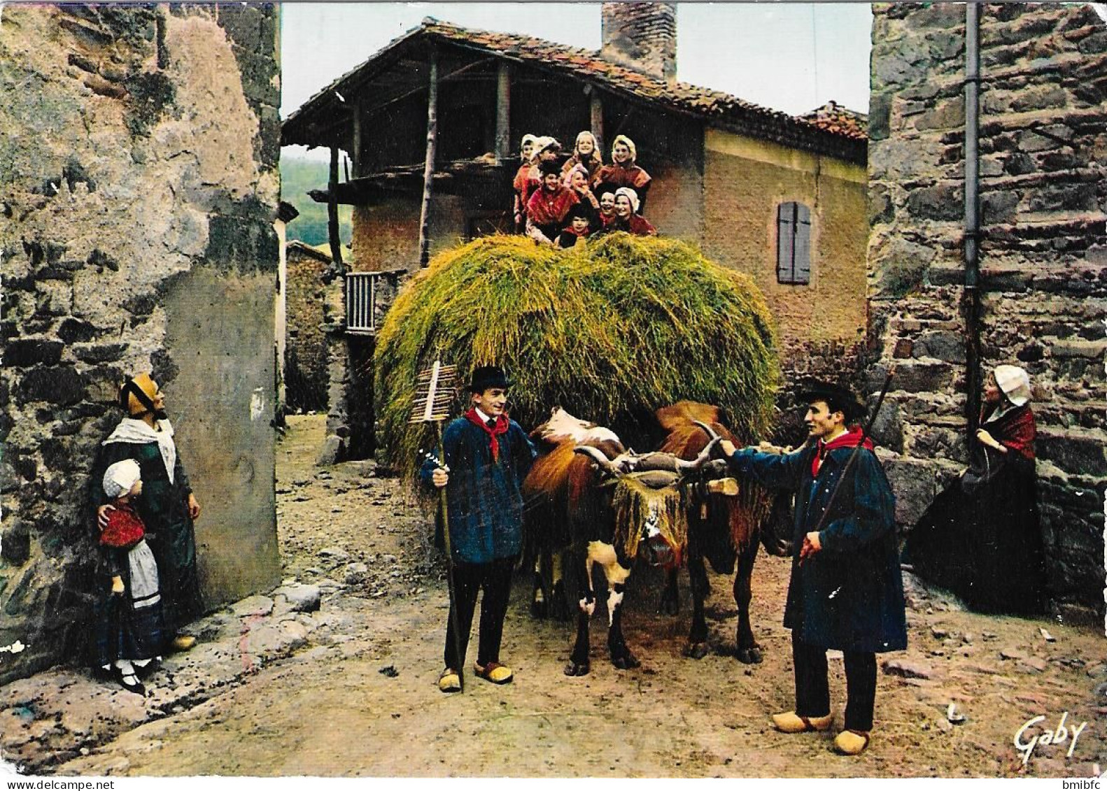 L'AUVERGNE - Groupe Folklorique - " Le Brusse"  Brioude  - Attelage Régional - Dances