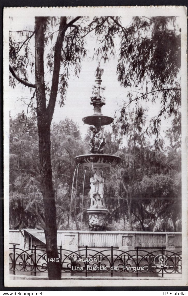 España - Malaga - Una Fuente Del Parque - Malaga