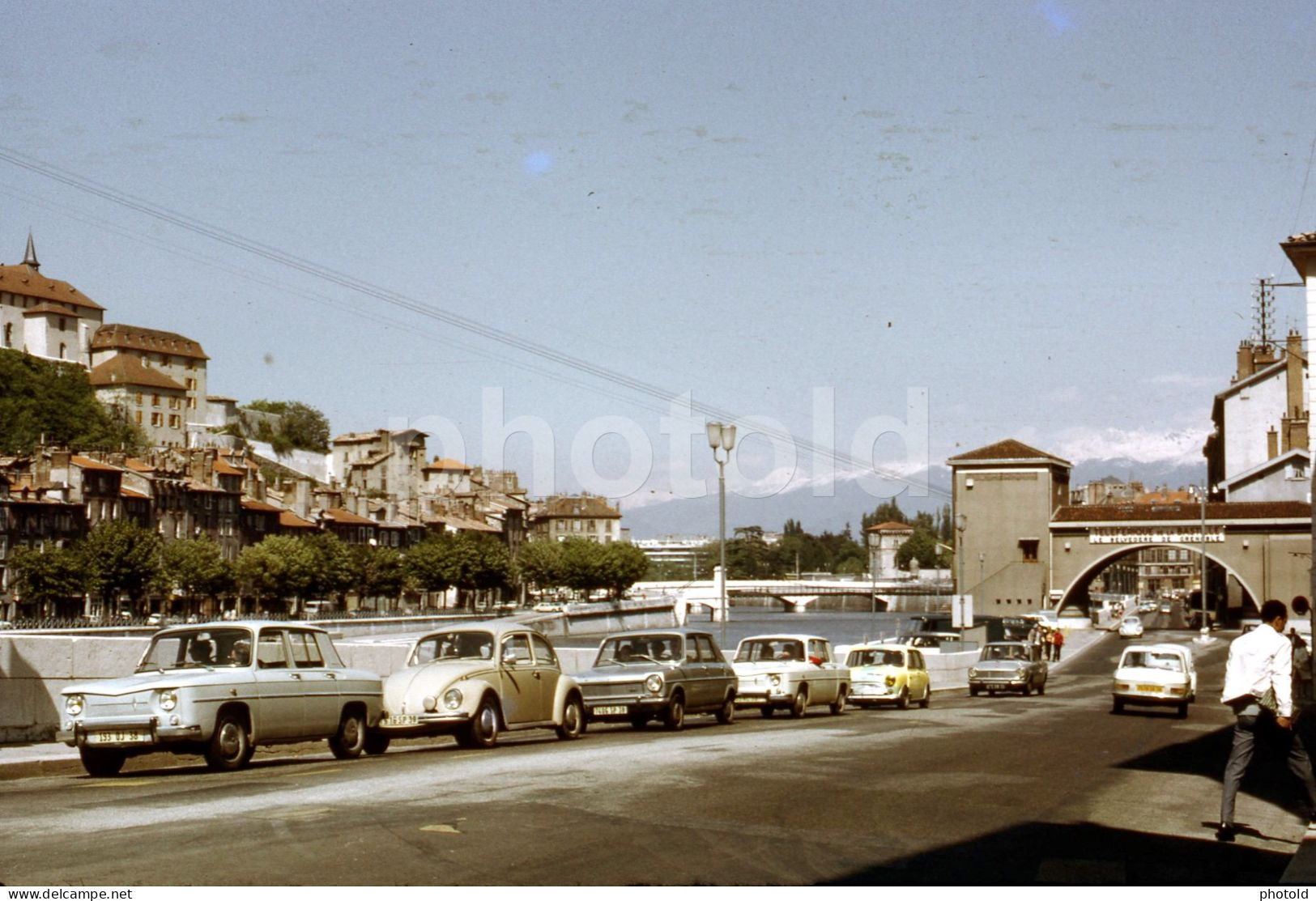 1970 GRENOBLE TELEPHERIQUE RENAULT SIMCA PEUGEOT VW MINI FRANCE 35mm SLIDE PHOTO FOTO NB4165 - Diapositives (slides)