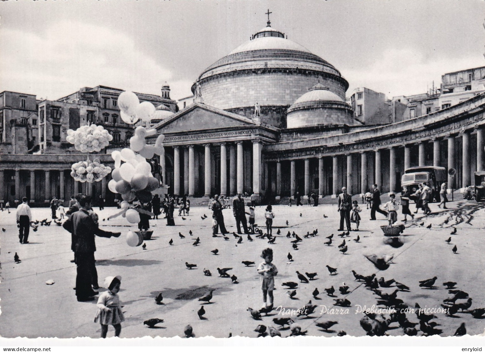 Napoli Piazza Plebiscito Coi Piccioni - Napoli (Neapel)