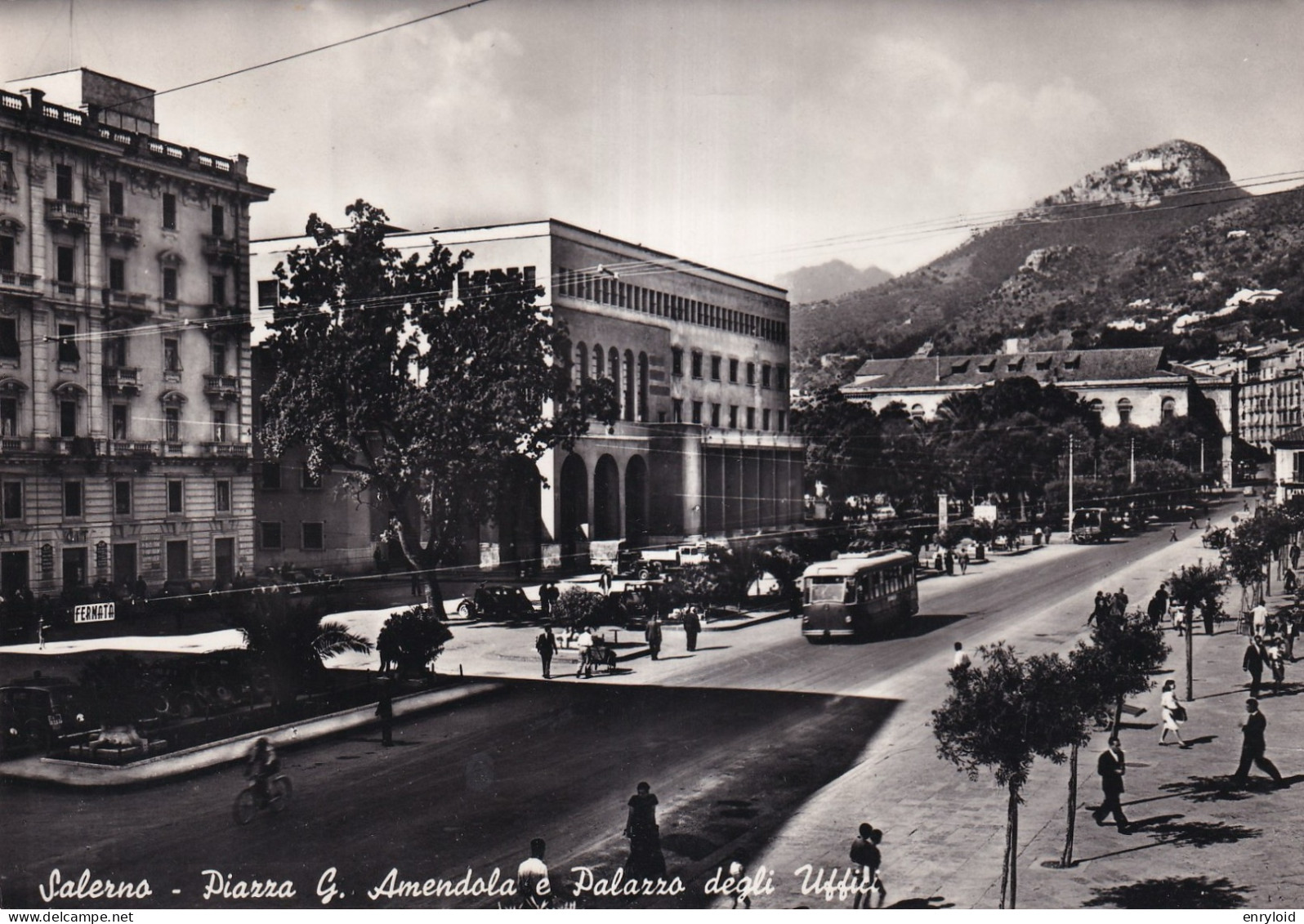 Salerno Piazza Amendola E Palazzo Degli Uffici - Salerno