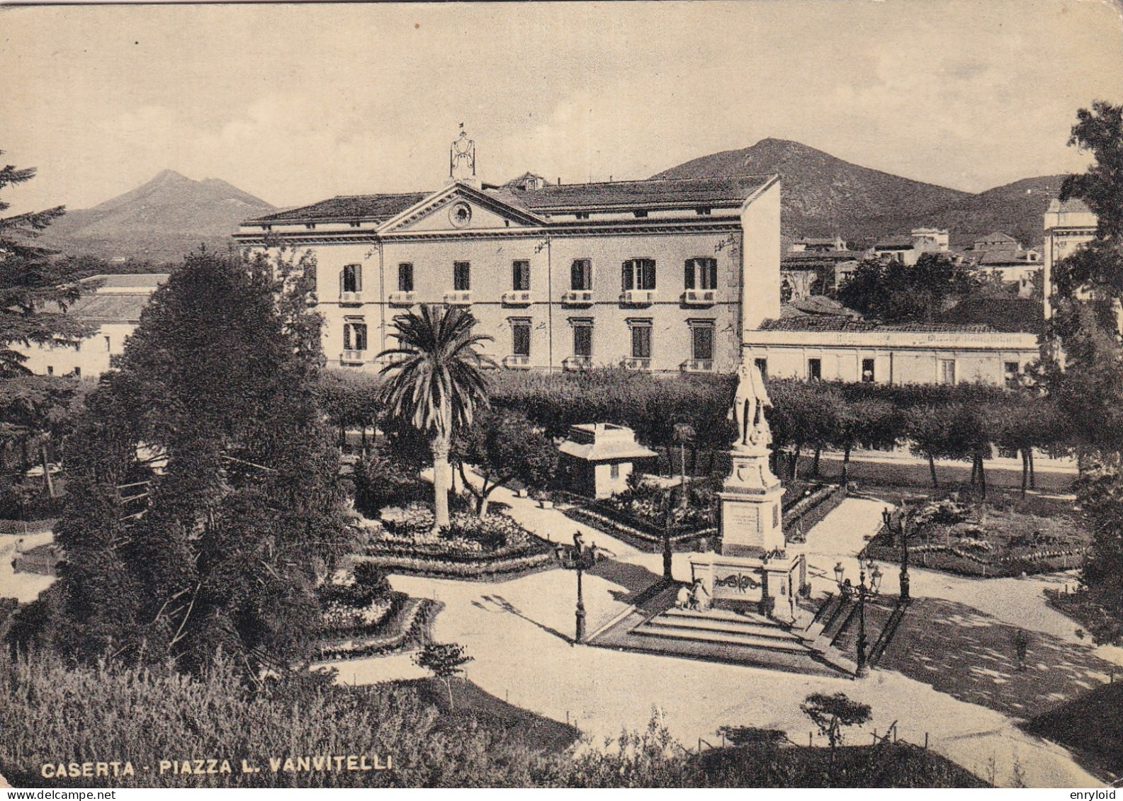 Caserta Piazza Vanvitelli - Caserta