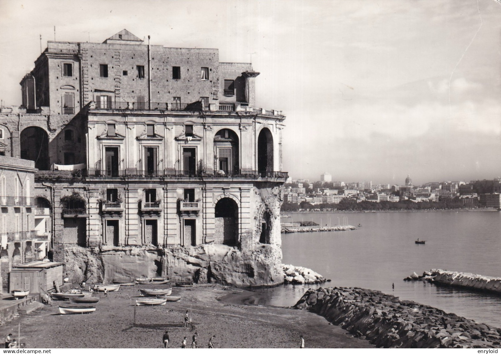 Napoli Palazzo Donn' Anna E Spiaggia - Napoli (Napels)