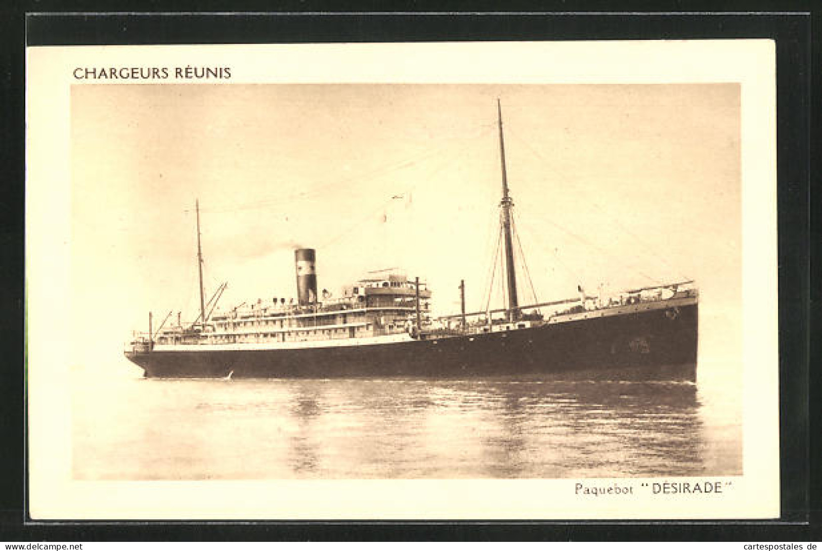 AK Passagierschiff Désirade In Ruhigen Gewässern  - Dampfer