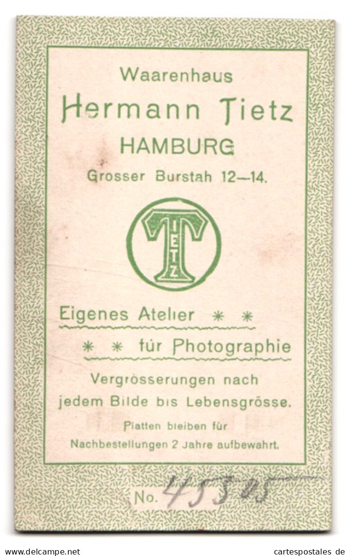 Fotografie Hermann Tietz, Hamburg, Gr. Burstah 12-14, Junge Konfirmandin In Weissem Kleid  - Anonieme Personen