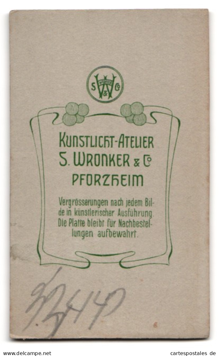 Fotografie S. Wronker & Co., Pforzheim, Portrait Modisch Gekleidete Dame Mit Einem Buch  - Anonieme Personen