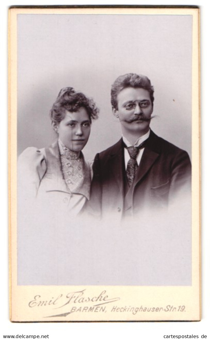 Fotografie Emil Flasche, Barmen, Heckinghauser-Strasse 19, Portrait Junges Paar In Hübscher Kleidung  - Personnes Anonymes