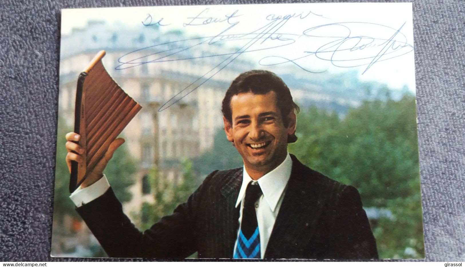 CPSM CHANTEUR GHEORGHE ZAMFIR LE GENIE DE LA FLUTE DE PAN SUITE BANATEENNE PHILIPS AUTOGRAPHE SIGNATURE DEDICACE - Chanteurs & Musiciens