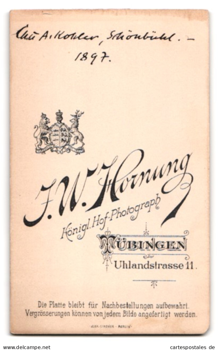 Fotografie J. W. Hornung, Tübingen, Uhlandstrasse 11, Portrait Bürgerliches Paar In Modischer Kleidung  - Personnes Anonymes