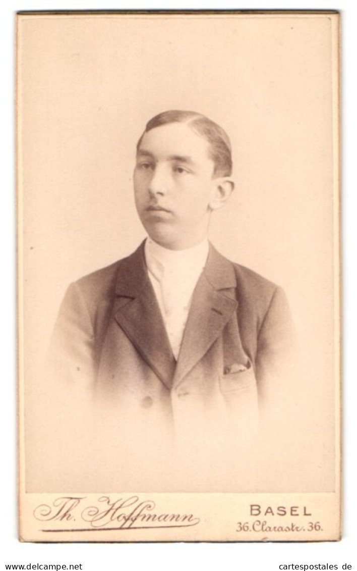 Fotografie Th. Hoffmann, Basel, Clarastrasse 36, Portrait Junger Herr Im Anzug Mit Krawatte  - Personnes Anonymes