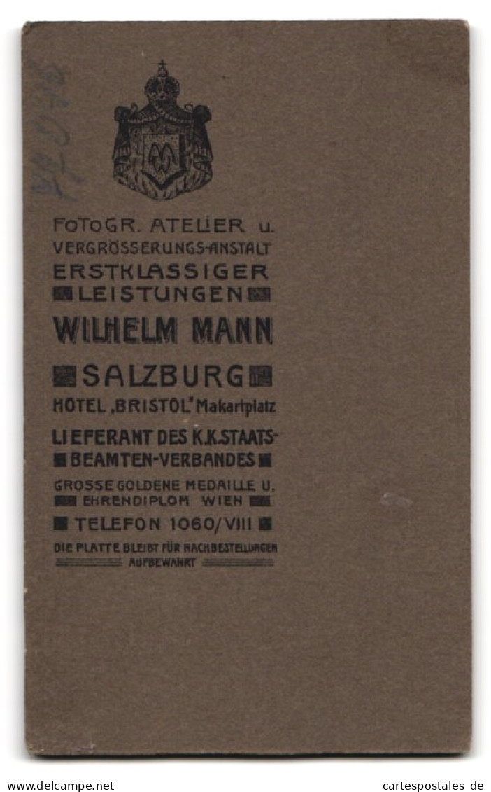 Fotografie Wilhelm Mann, Salzburg, Portrait ältere Dame Mit Mittelscheitel  - Anonymous Persons