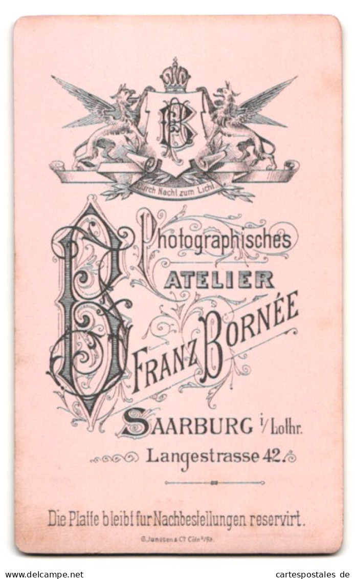 Photo Franz Bornée, Saarburg I. L., Langestrasse 42, Junge Dame Avec Des Fleurshut In Der Hand  - Anonieme Personen