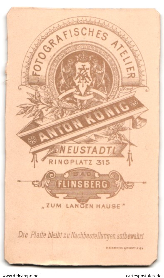 Fotografie Anton König, Neustadtl, Ringplatz 315, Bürgerliches Paar In Vertrauter Pose  - Anonieme Personen