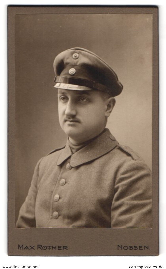 Fotografie Max Rother, Nossen, Waldheimerstr. 29, Portrait Soldat In Felduniform  - Personnes Anonymes