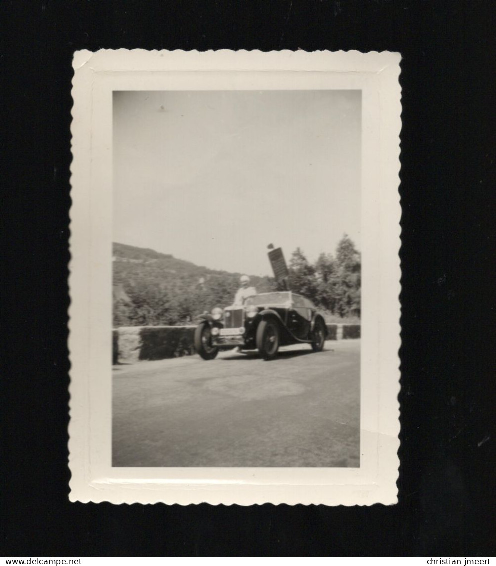 Auto En 1949  Ardennes  Rue Gauche 9/7 Cm - Automobiles