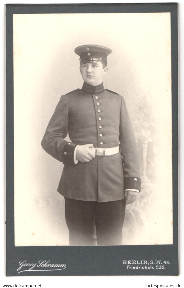 Fotografie Georg Schramm, Berlin, Friedrichstrasse 232, Junger Soldat In Uniform  - Personnes Anonymes