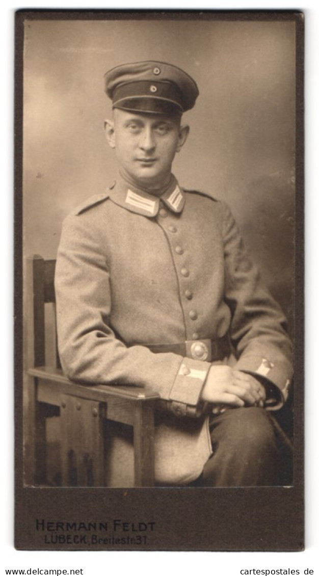 Fotografie Hermann Feldt, Lübeck, Breitestrasse 31, Unteroffizier In Feldgrau  - Anonyme Personen