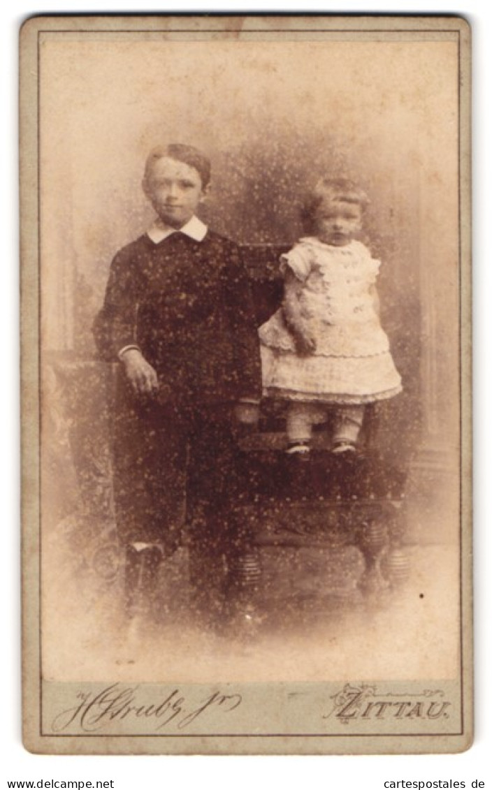 Fotografie H. Strube Jr., Zittau, Lessingstr. 14, Portrait Knabe Im Anzug Mit Kleinem Schwesterchen  - Persone Anonimi
