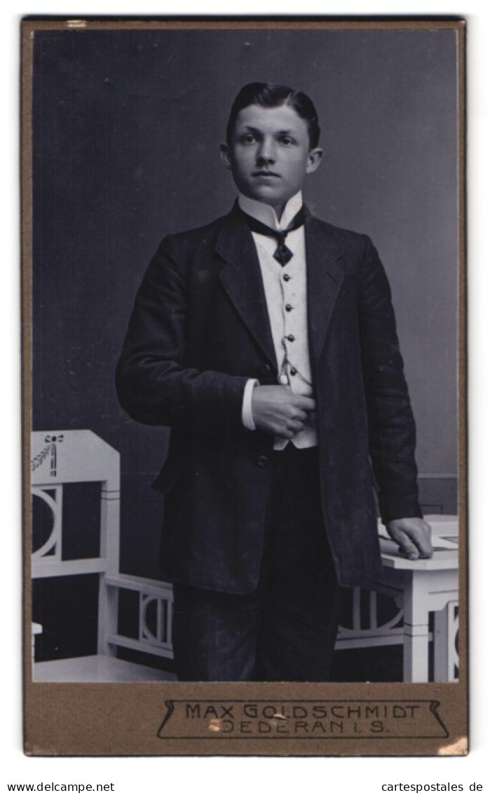 Fotografie Max Goldschmidt, Oederan I.S., Portrait Junger Mann Im Modischen Anzug  - Personnes Anonymes