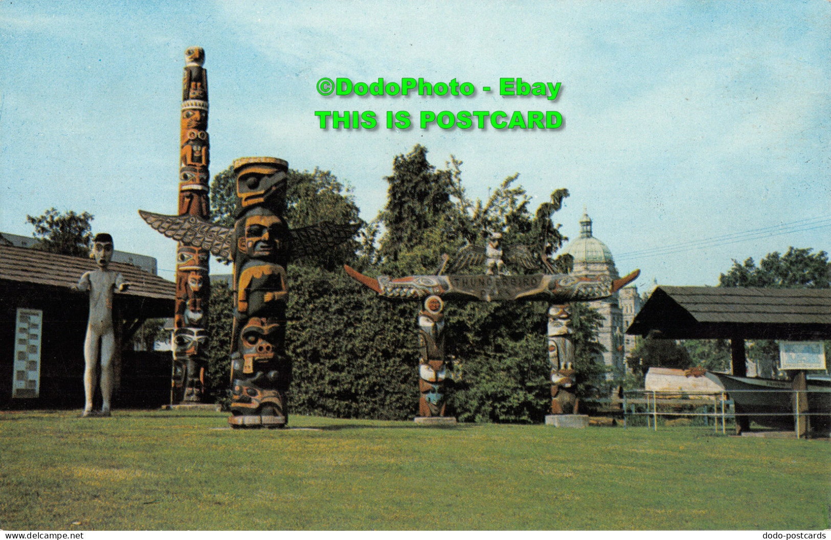 R413653 Victoria. B. C. A Few Of The Totems In Thunderbird Park. Traveltime. Gra - World
