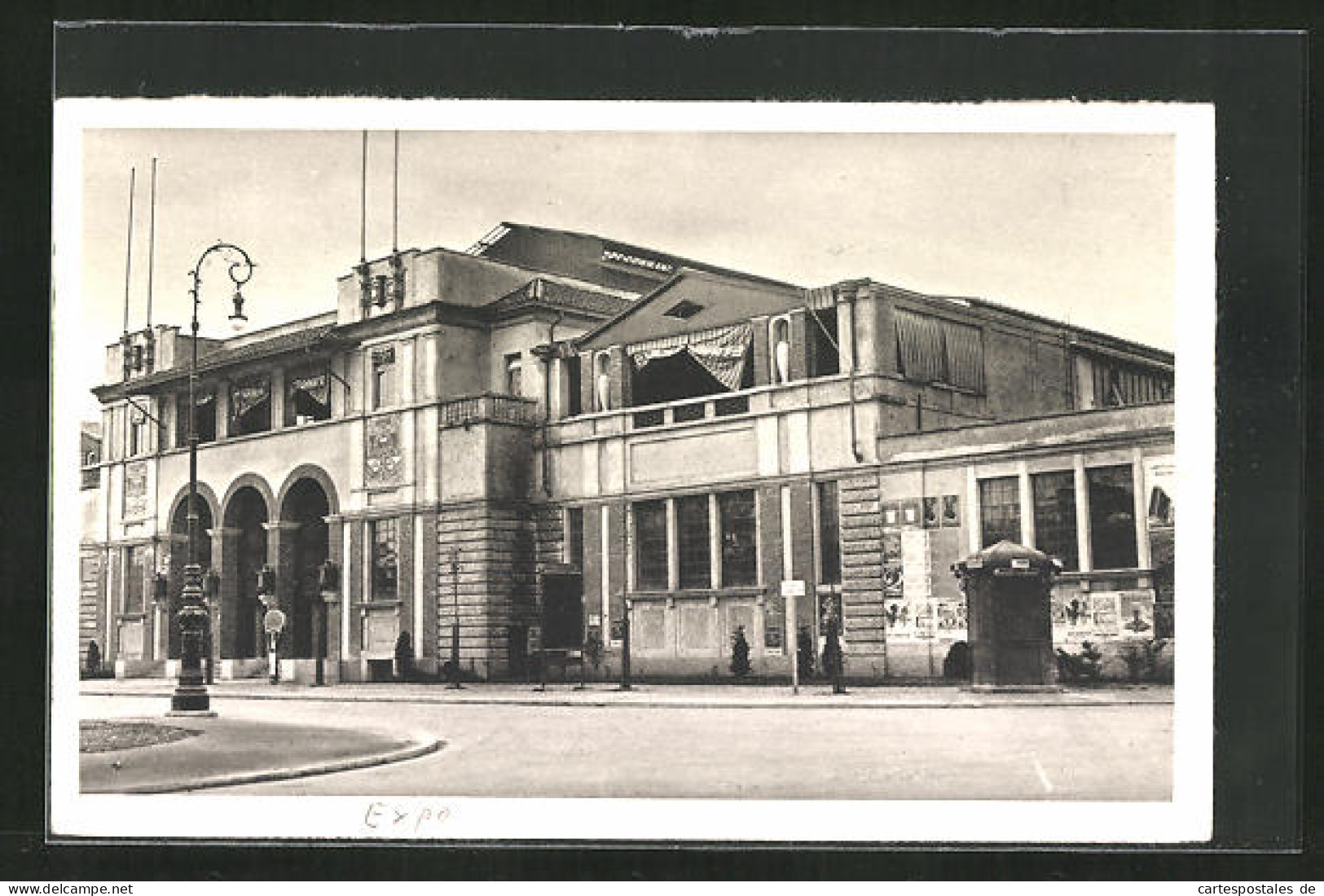 AK Mailand, Foire-Exposition Internationale D`Echantillons 1928, Ausstellungsgebäude  - Exhibitions