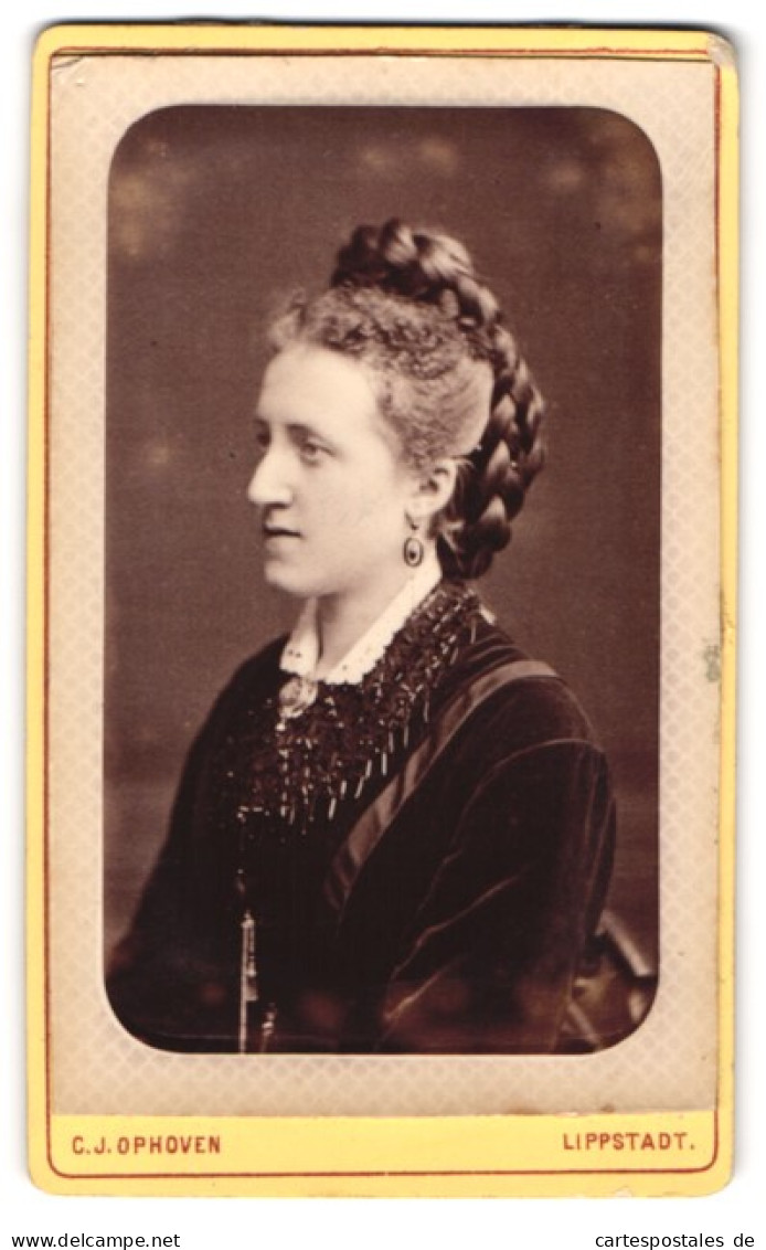 Fotografie C.J. Ophoven, Lippstadt, Frau Mit Grosser Nase In Samtkleid  - Anonymous Persons