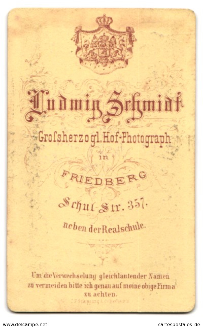 Fotografie Ludwig Schmidt, Friedberg, Schul-Str. 357, Portrait Herr Im Gehrock Mit Kinnbart Vor Einer Studiokulisse  - Anonymous Persons