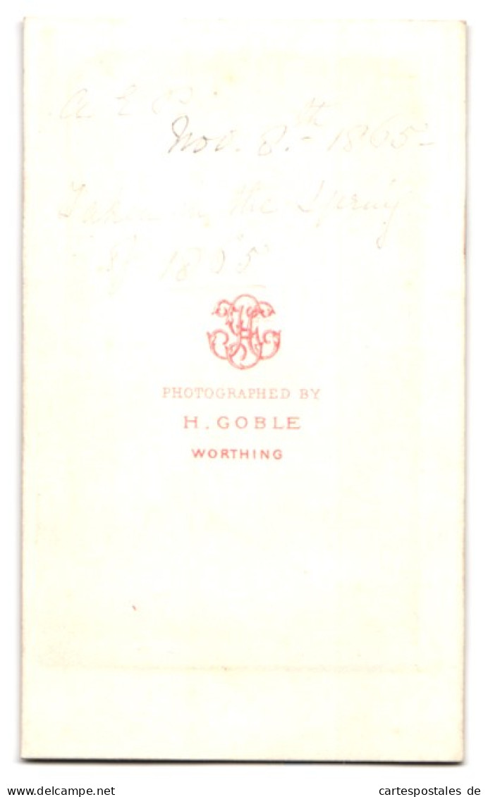 Photo H. Goble, Worthing, Portrait Junger Mann Im Anzug Lehnt Auf Einem Tisch, 1865  - Personas Anónimos