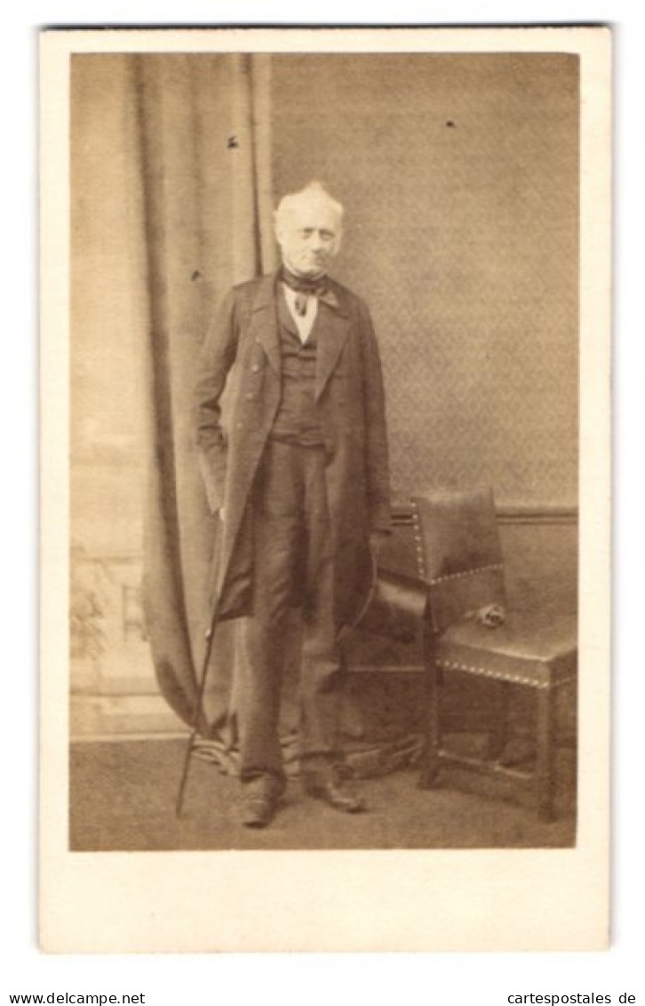 Photo Stereoscopic Comp., London, Cheapside 54, Portrait älterer Herr Im Anzug Mit Zylinder Und Gehstock, 1862  - Personas Anónimos