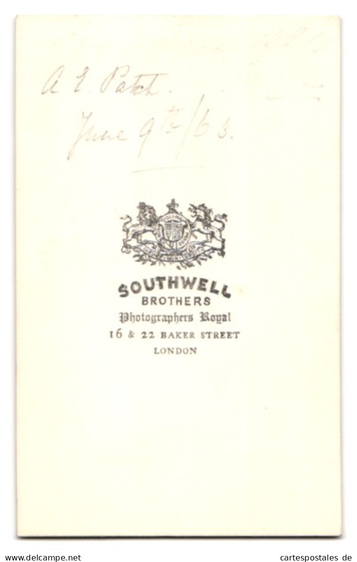 Photo Southwell Brothers, London, 16 & 22 Baker St., ältere Dame Im Seidenen Biedermeierkleid Mit Haube, 1863  - Anonyme Personen