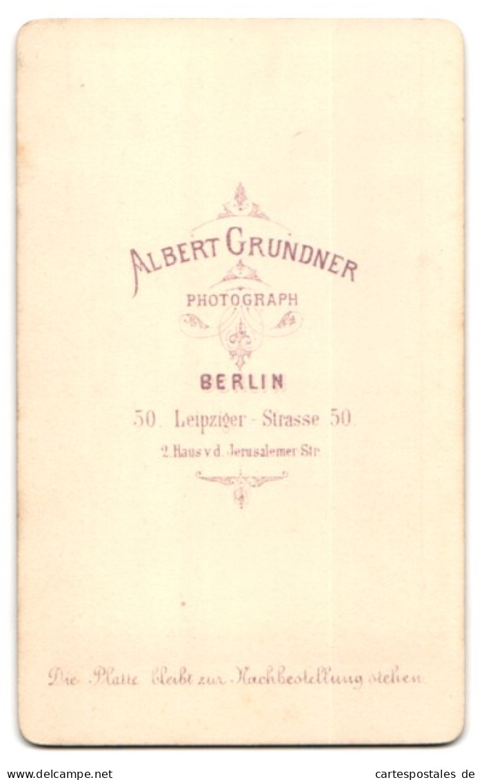 Fotografie Albert Grundner, Berlin, Leipziger-Str. 50, Portrait Junger Soldat In Uniform Mit Mittelscheitel  - Anonymous Persons