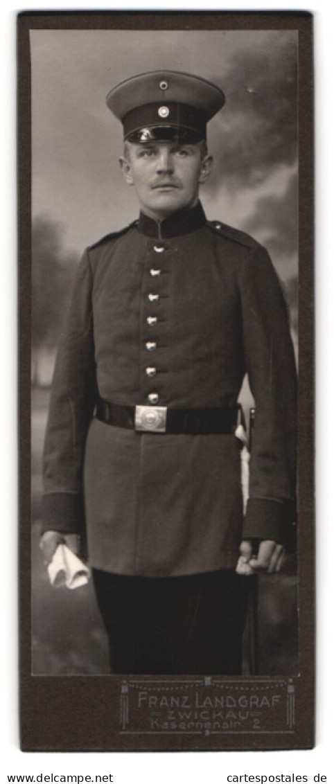 Fotografie Franz Landgraf, Zwickau, Kasernenstr. 2, Portrait Soldat In Uniform Mit Bajonett Und Portepee  - Anonyme Personen