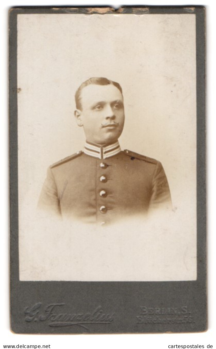 Fotografie G. Franzelius, Berlin, Portrait Blücherstr. 56, Portrait Soldat In Garde Uniform  - Anonymous Persons