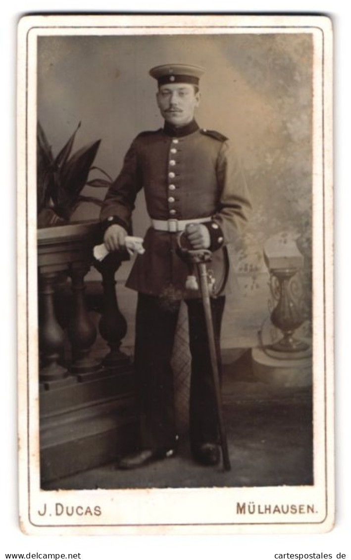 Photo J. Ducas, Mülhausen / Elsass, Illzacherstr. 67, Portrait De Soldat En Uniforme Rgt. 22 Avec Säbel  - Anonyme Personen