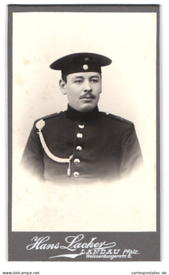 Fotografie Hans Lacher, Landau I. Pfalz, Weissenburgerstr. 6, Portrait Soldat In Uniform Rgt. 12 Mit Schützenschnur  - Anonieme Personen