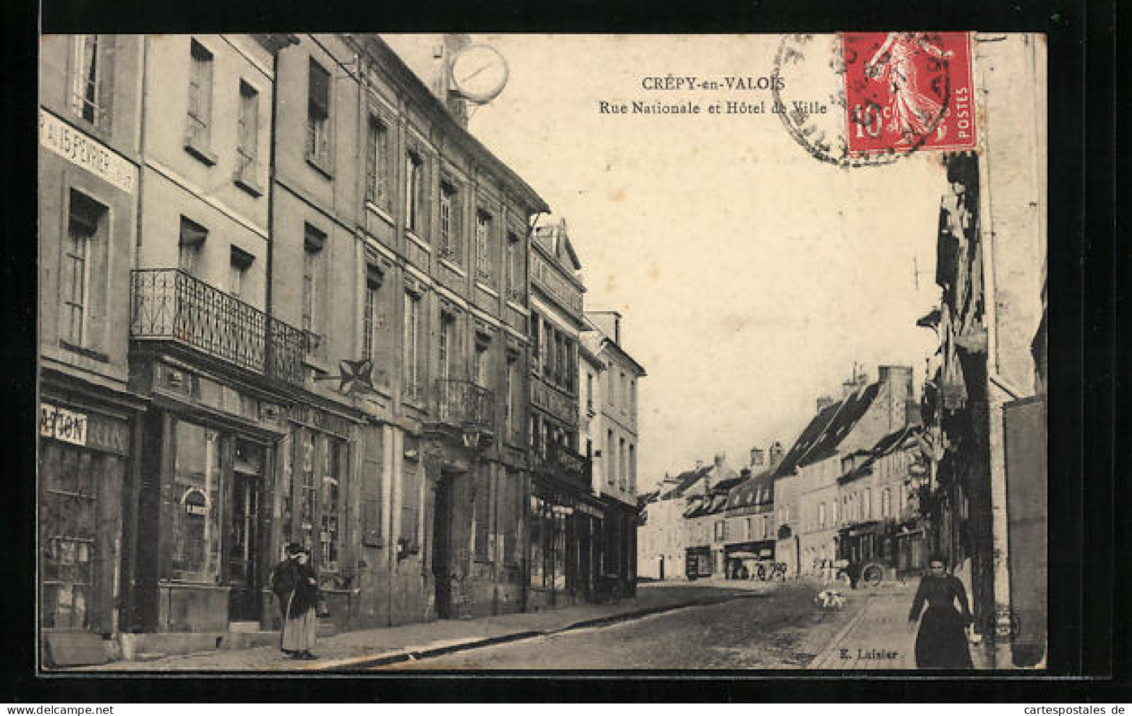 CPA Crépy-en-Valois, Rue Nationale Et Hotel De Ville  - Autres & Non Classés