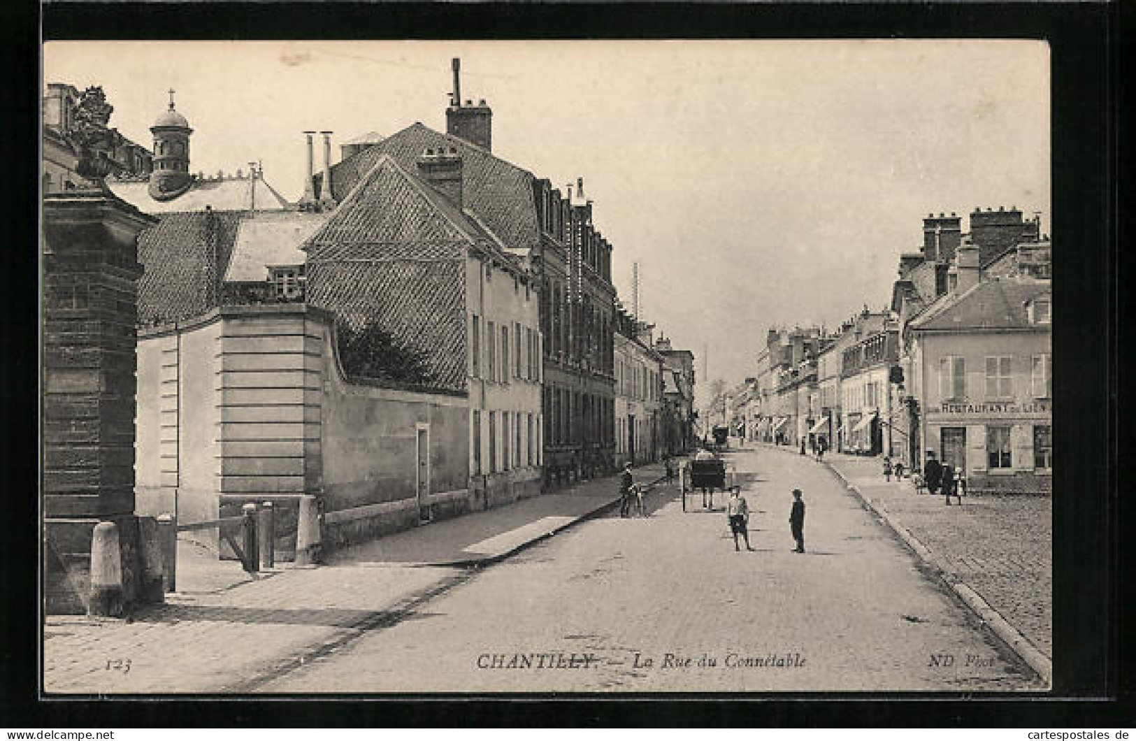 CPA Chantilly, La Rue Du Connétable  - Chantilly
