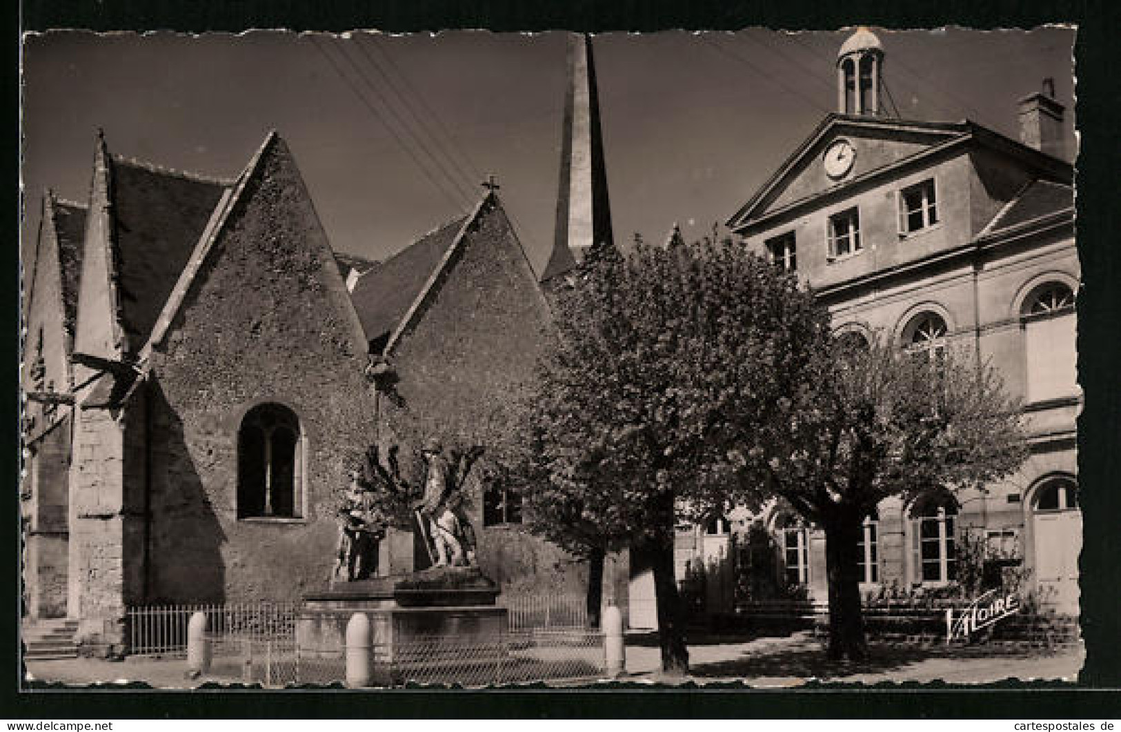 CPA Neuille Pont-Pierre, L`Eglise, Le Monument Aux Morts Et La Mairie  - Other & Unclassified