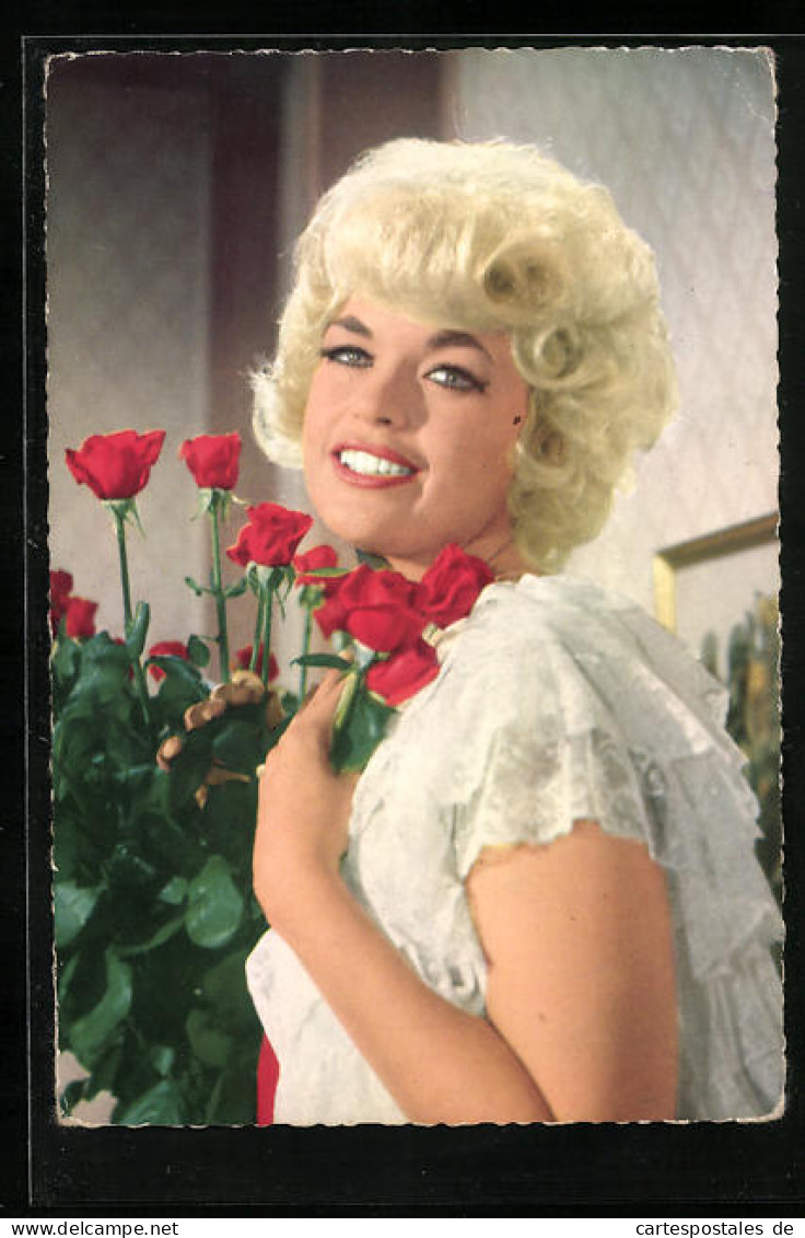 AK Jayne Mansfield, Die Schauspielerin Mit Roten Rosen Im Film Heimweh Nach St. Pauli  - Acteurs